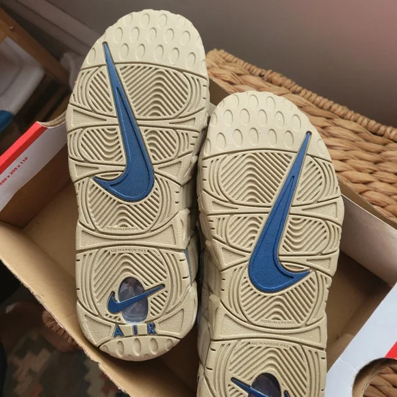 Nike Air More Uptempo gradeschool - Picture 5 of 7